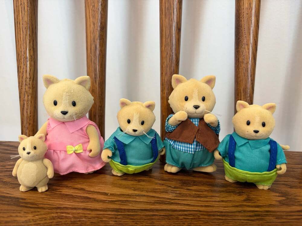 Li'l Woodzeez Whiskerelli Cat Family 5-Piece Figure Set